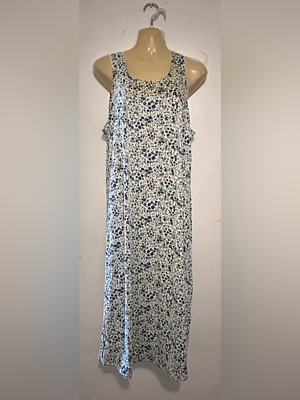 Floral Sleeveless Maxi Dress in White and Blue